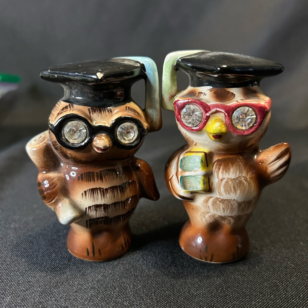 Vintage Lefton Ceramic Graduate Wise Owl Bird Salt Pepper Shaker Set